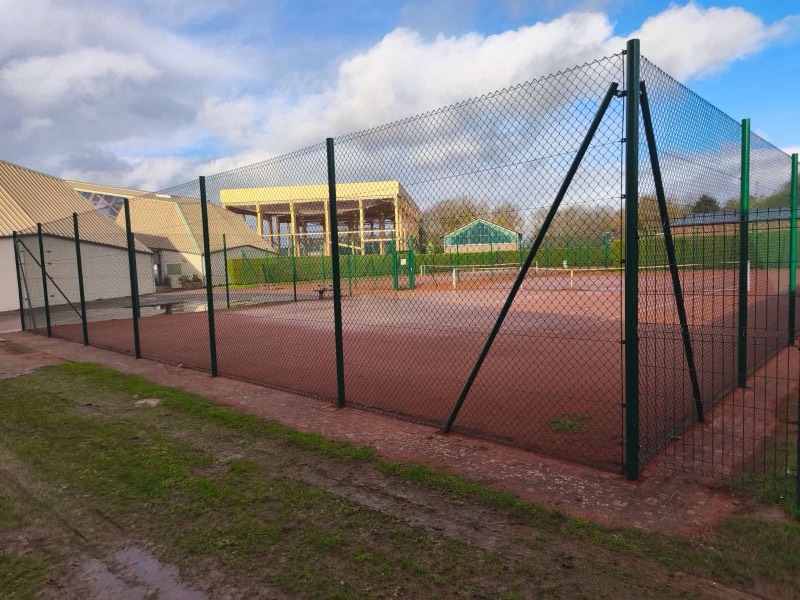 Souple, lisses, herbagères & enceintes sportives à Paluel (Seine-Maritime) — réalisation Clôtures Tropardy (grillage souple clôture herbagère pare-ballon enceinte sportive), réf. 05